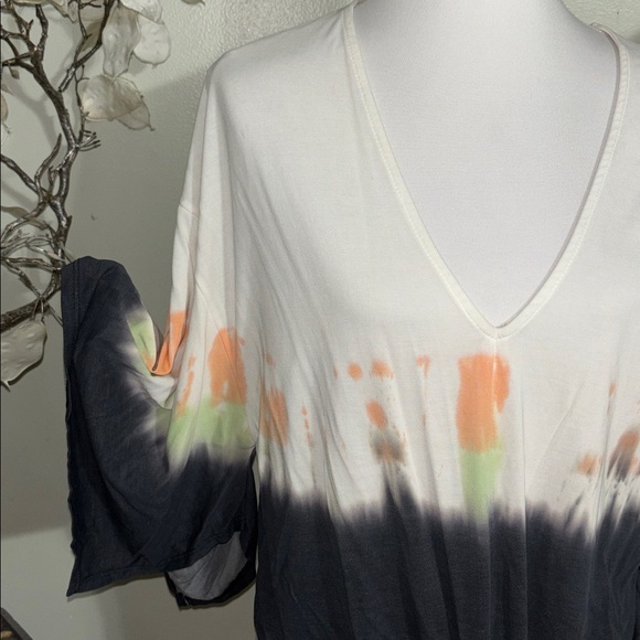 Chrysanthemum Women's Tie-Dye V-Neck Blouse - Picture 2 of 5